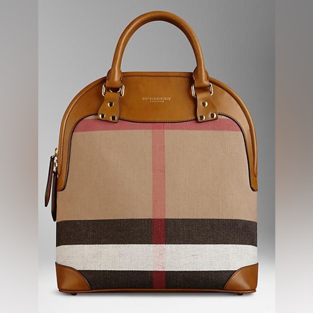 Burberry authentic bag. Lovely material with leather. Bought for safe travel